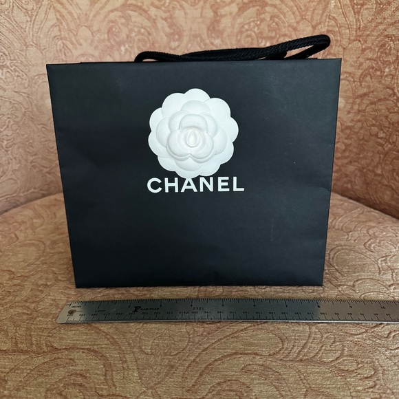Chanel Black Camellia Gift Bag with White Ribbon and Receipt Holder - Picture 4 of 9